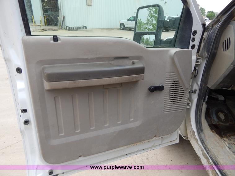 image for item H3400 2008 Ford F350 Super Duty XL flatbed pickup truck