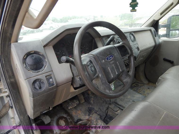 image for item H3400 2008 Ford F350 Super Duty XL flatbed pickup truck