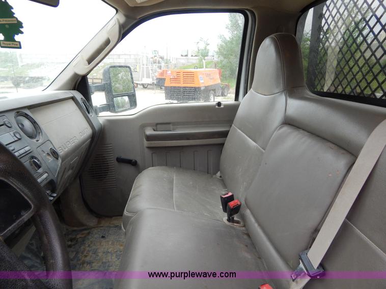 image for item H3400 2008 Ford F350 Super Duty XL flatbed pickup truck