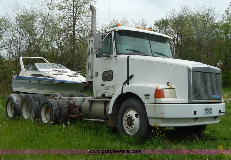 image for item H3401 1994 Volvo WIA triple axle truck cab and chassis