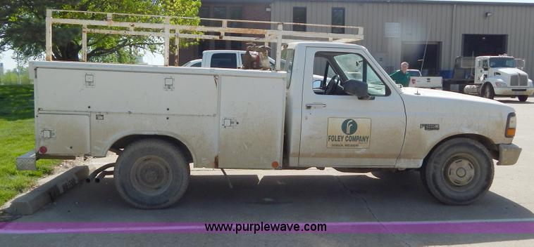 image for item H3408 1997 Ford F250 utility truck