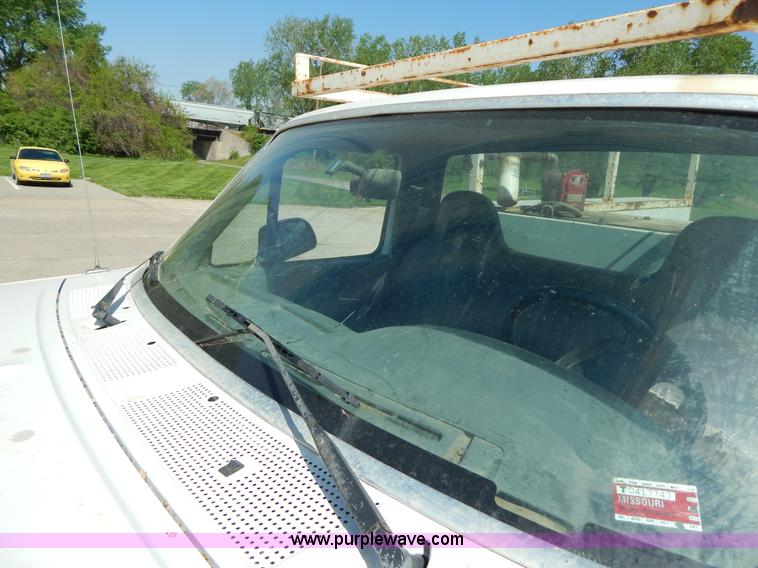 image for item H3408 1997 Ford F250 utility truck