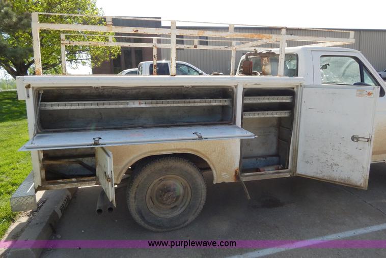 image for item H3408 1997 Ford F250 utility truck