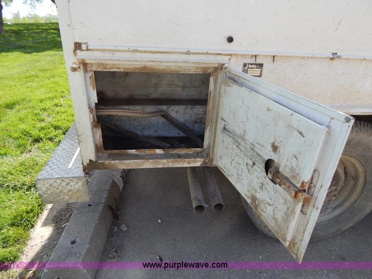 image for item H3408 1997 Ford F250 utility truck