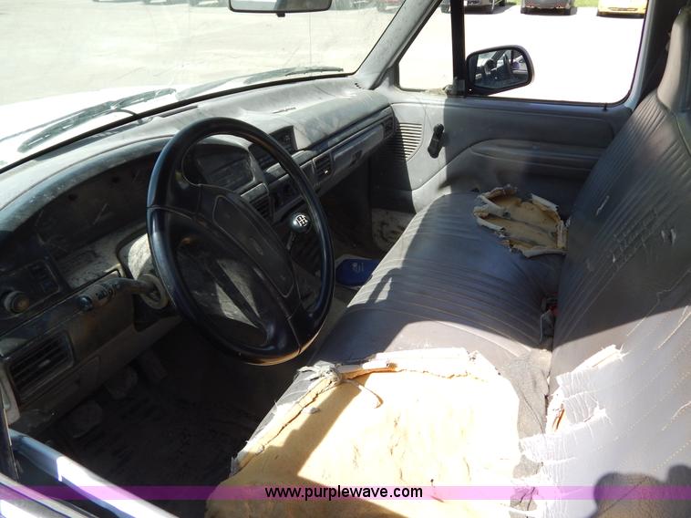 image for item H3408 1997 Ford F250 utility truck