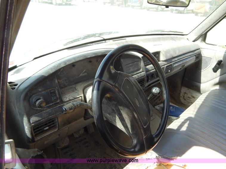 image for item H3408 1997 Ford F250 utility truck