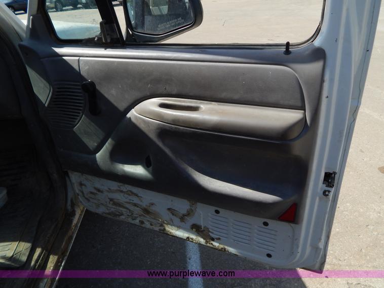 image for item H3408 1997 Ford F250 utility truck