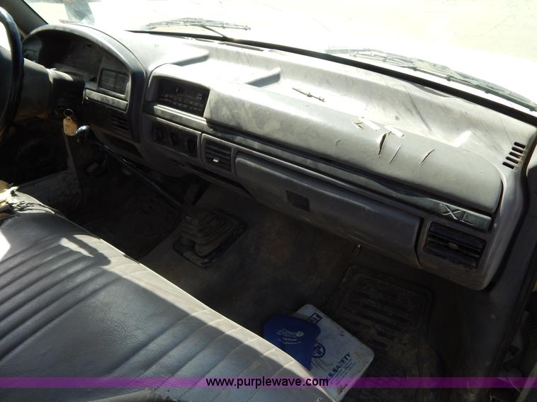 image for item H3408 1997 Ford F250 utility truck