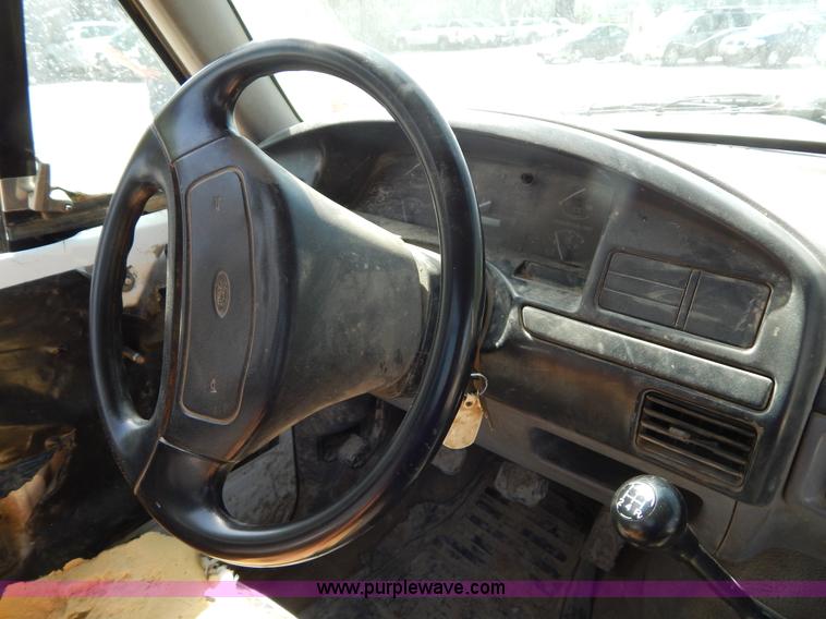 image for item H3408 1997 Ford F250 utility truck