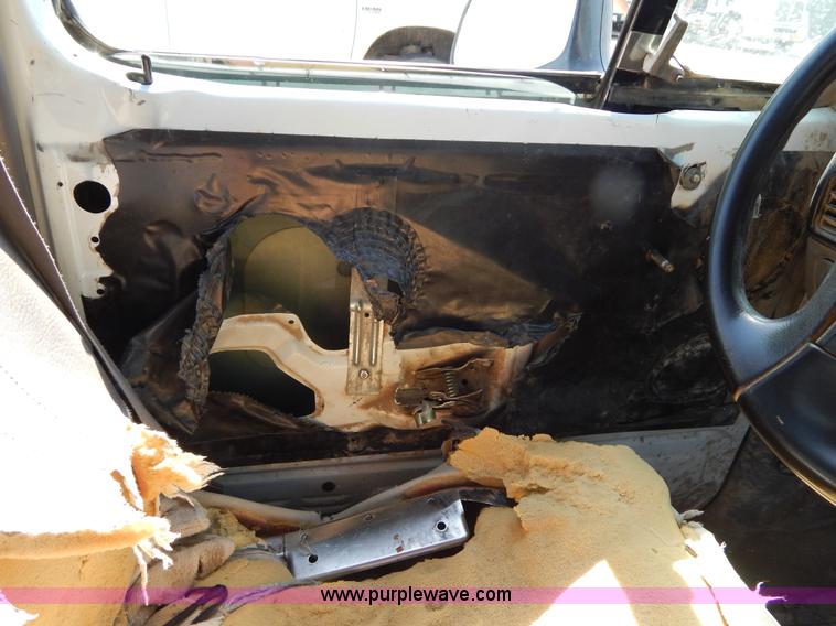 image for item H3408 1997 Ford F250 utility truck