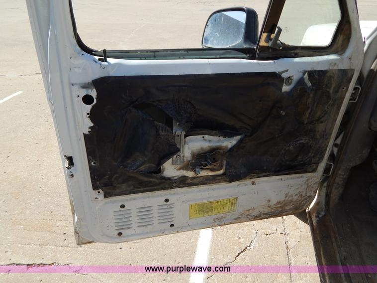 image for item H3408 1997 Ford F250 utility truck