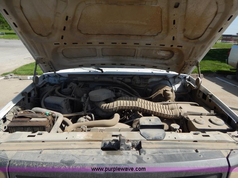 image for item H3408 1997 Ford F250 utility truck