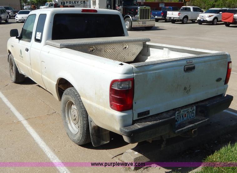 image for item H3409 2003 Ford Ranger SuperCab pickup truck