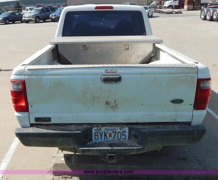image for item H3409 2003 Ford Ranger SuperCab pickup truck