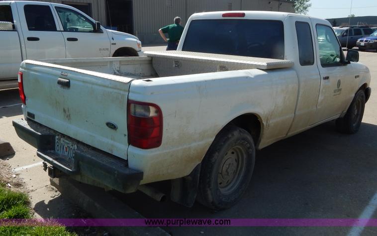 image for item H3409 2003 Ford Ranger SuperCab pickup truck