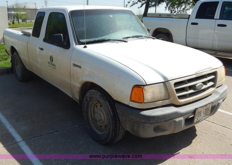 image for item H3409 2003 Ford Ranger SuperCab pickup truck