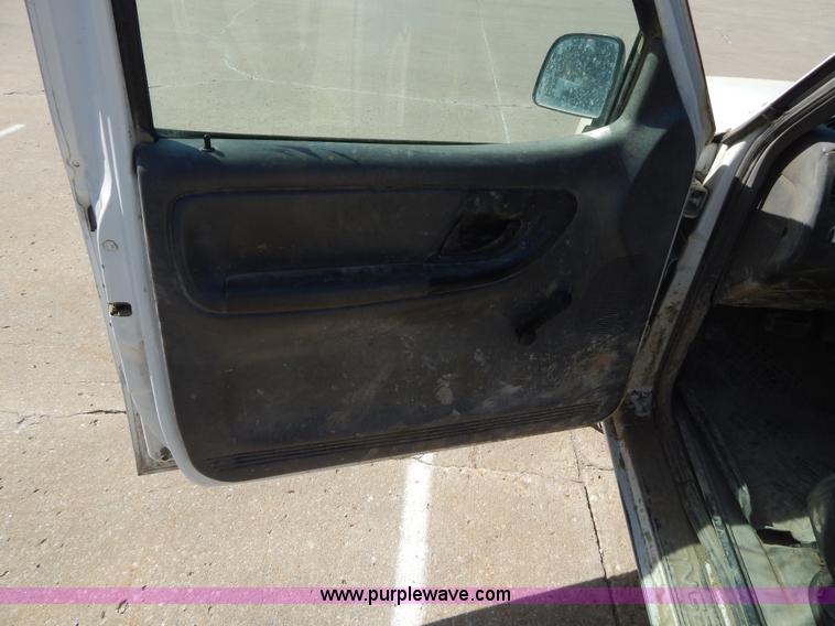 image for item H3409 2003 Ford Ranger SuperCab pickup truck