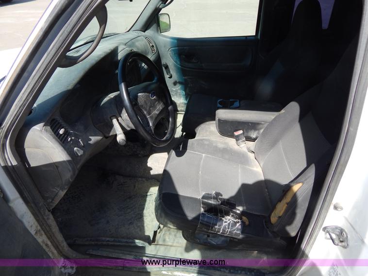 image for item H3409 2003 Ford Ranger SuperCab pickup truck