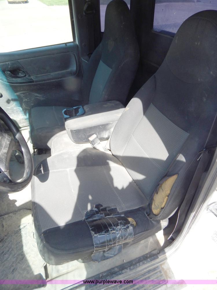 image for item H3409 2003 Ford Ranger SuperCab pickup truck