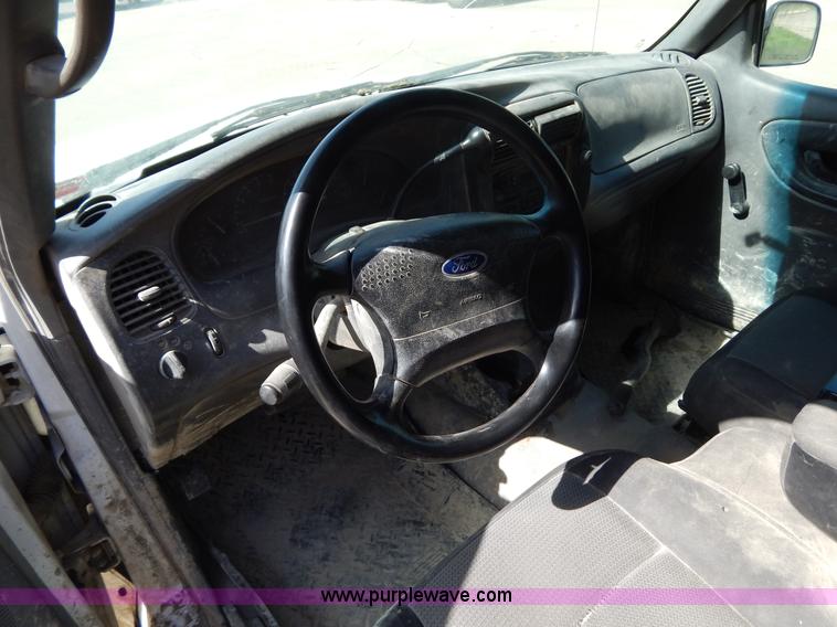 image for item H3409 2003 Ford Ranger SuperCab pickup truck