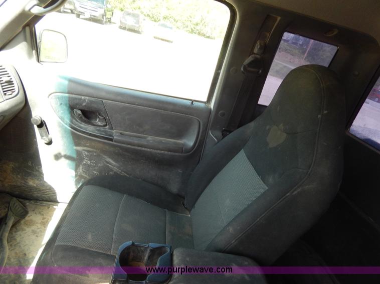 image for item H3409 2003 Ford Ranger SuperCab pickup truck
