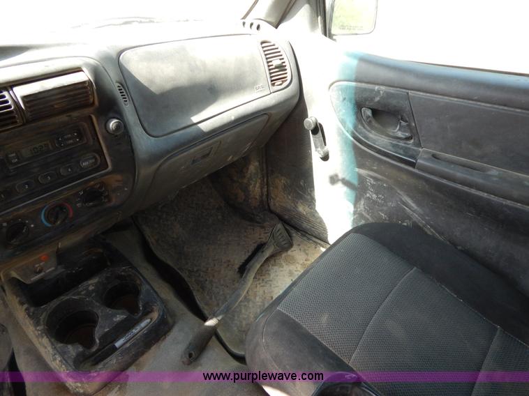 image for item H3409 2003 Ford Ranger SuperCab pickup truck