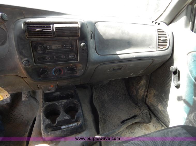 image for item H3409 2003 Ford Ranger SuperCab pickup truck