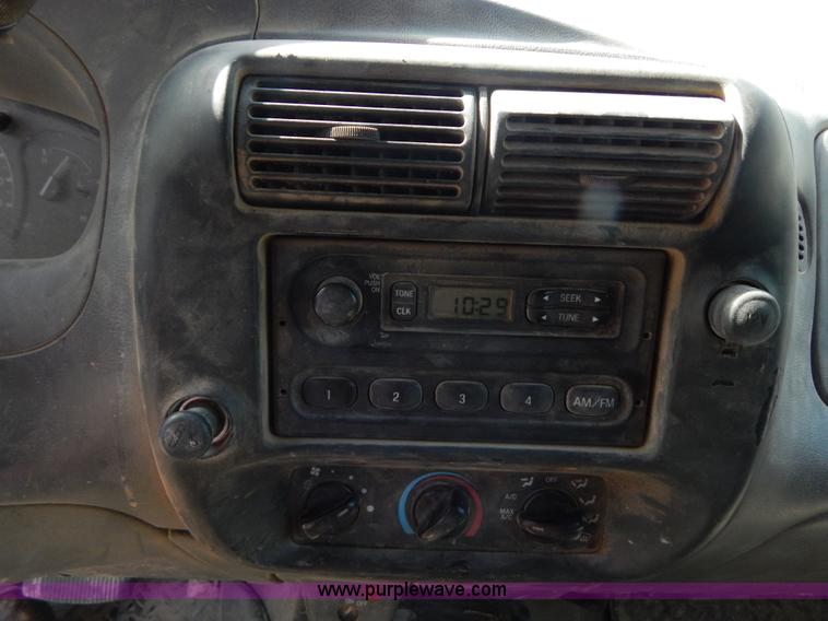 image for item H3409 2003 Ford Ranger SuperCab pickup truck