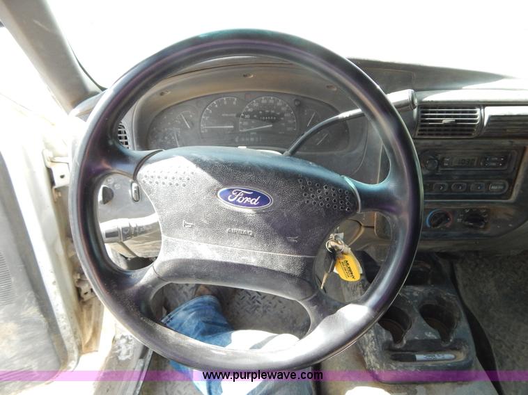 image for item H3409 2003 Ford Ranger SuperCab pickup truck