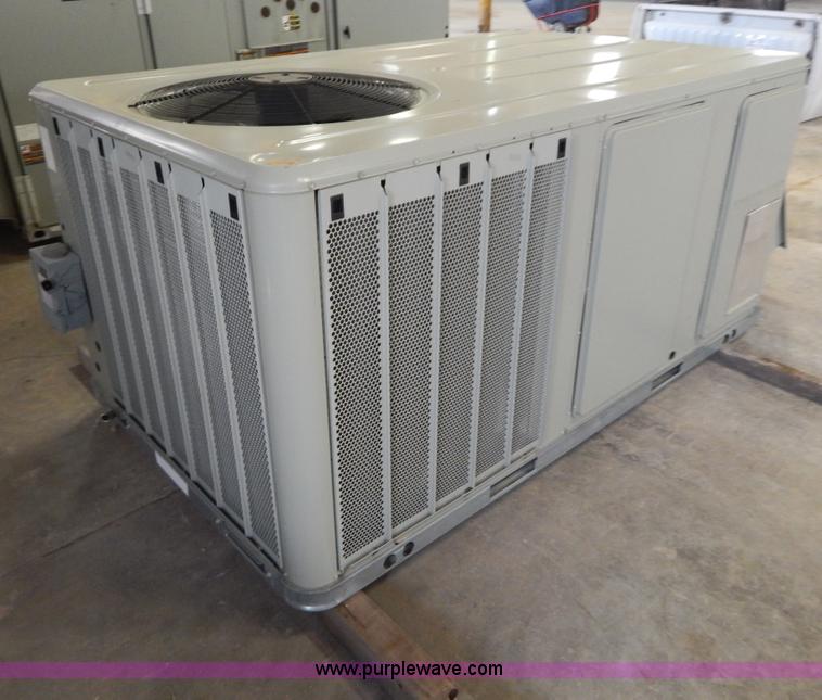 image for item H3417 Trane six ton roof top AC and heating unit