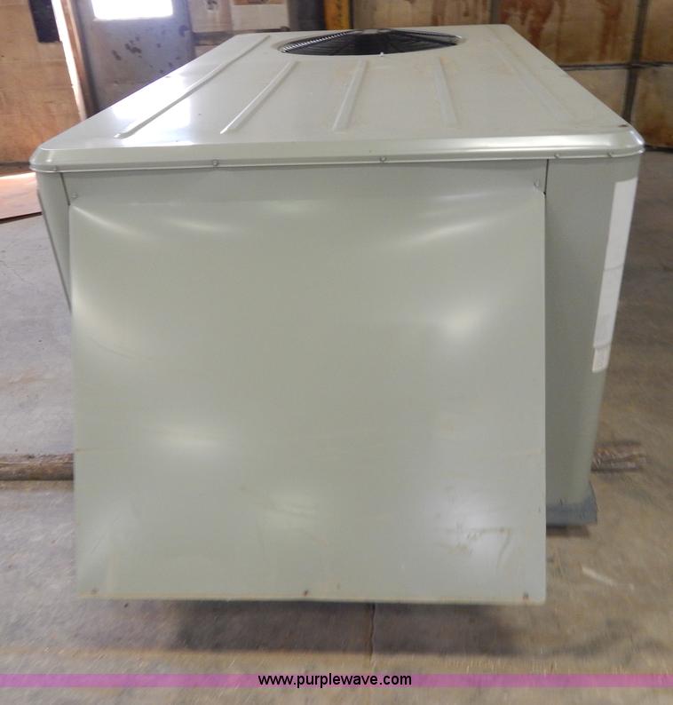 image for item H3417 Trane six ton roof top AC and heating unit