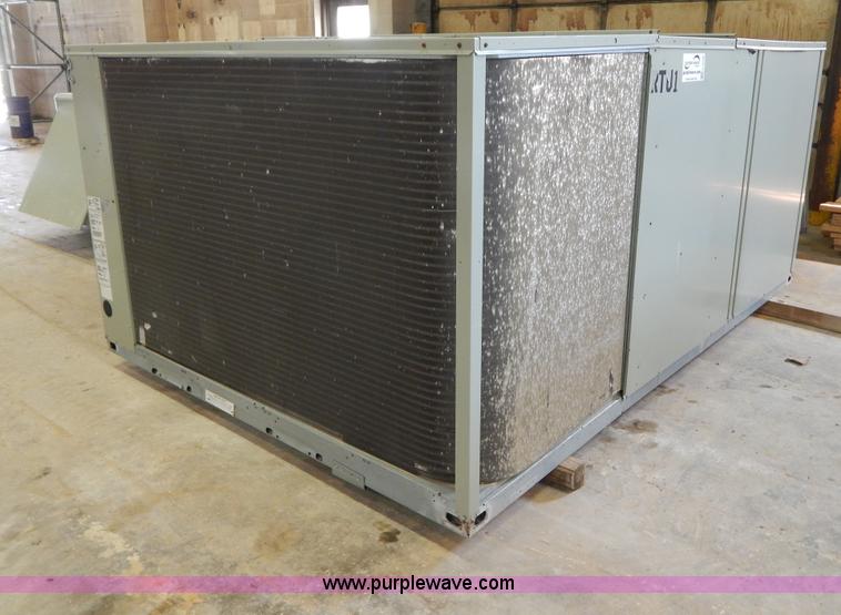 image for item H3418 Trane 25 ton roof top AC and heating unit