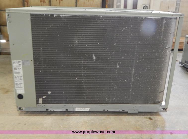 image for item H3418 Trane 25 ton roof top AC and heating unit