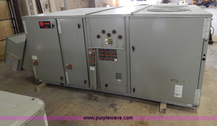 image for item H3418 Trane 25 ton roof top AC and heating unit