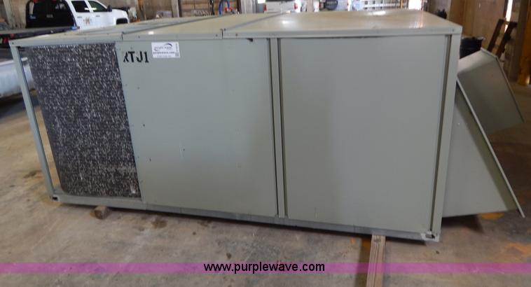 image for item H3418 Trane 25 ton roof top AC and heating unit