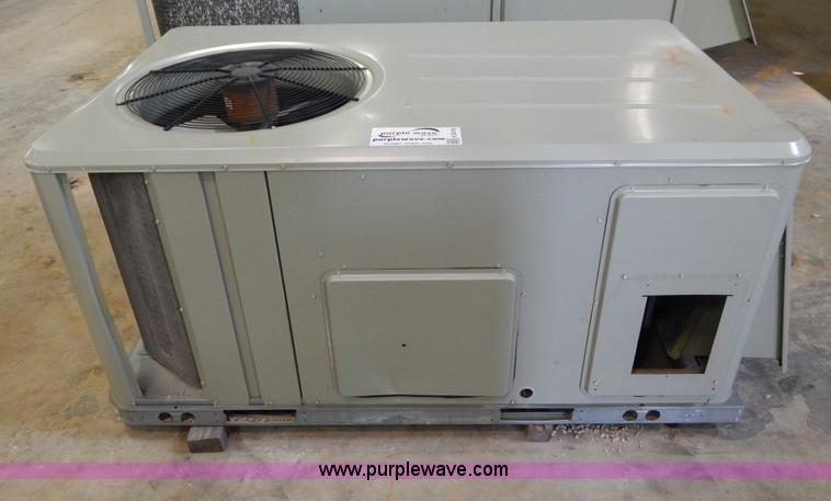 image for item H3419 Trane three ton rooftop AC and heating unit