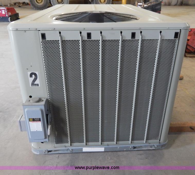 Trane 12 ton rooftop AC and heating unit in Kansas City, MO Item