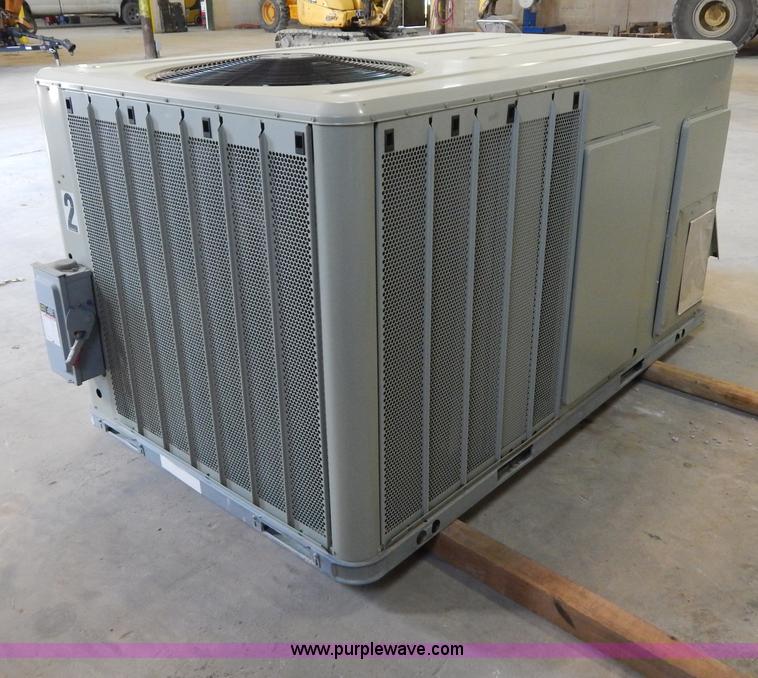 image for item H3420 Trane 12 ton rooftop AC and heating unit