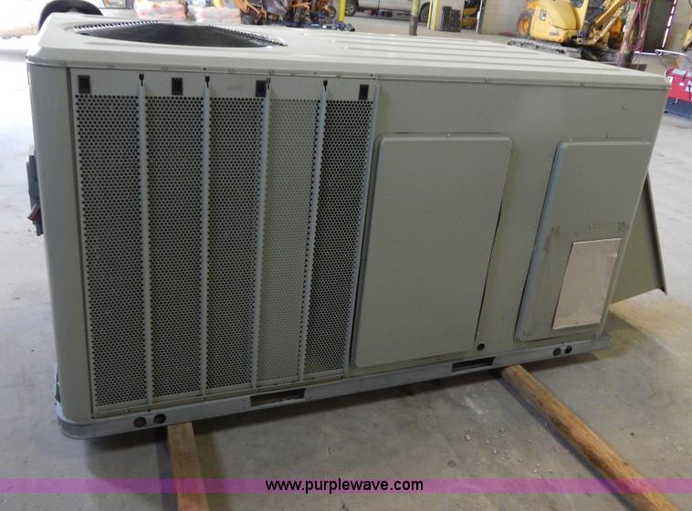 image for item H3420 Trane 12 ton rooftop AC and heating unit
