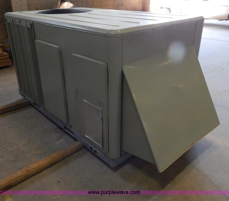 image for item H3420 Trane 12 ton rooftop AC and heating unit