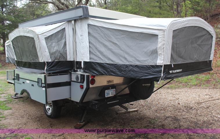 image for item H6112 2008 Fleetwood E3 popup camper