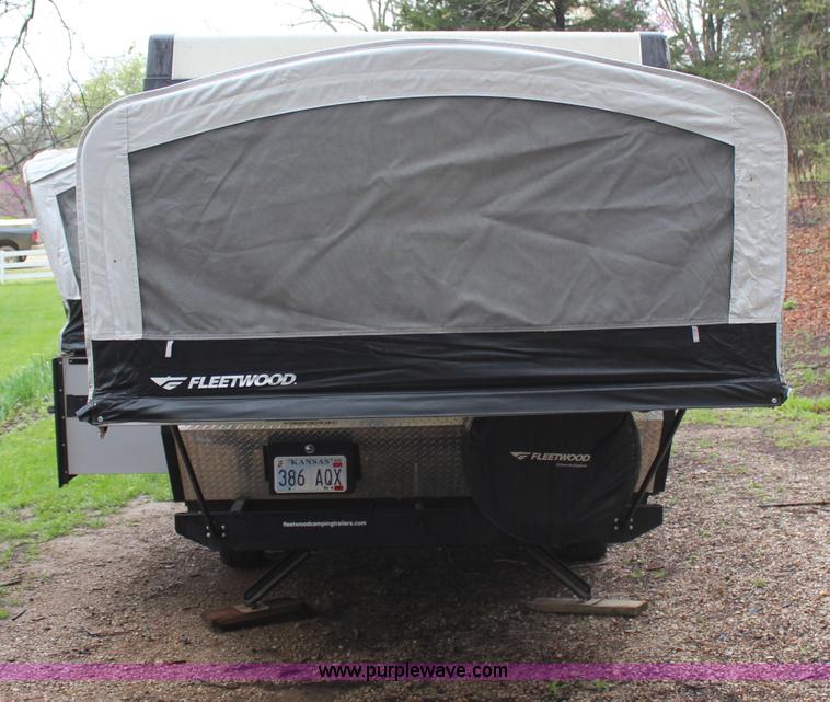 image for item H6112 2008 Fleetwood E3 popup camper