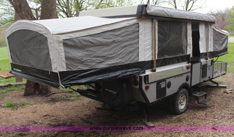 image for item H6112 2008 Fleetwood E3 popup camper