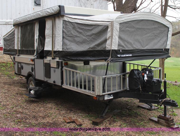 image for item H6112 2008 Fleetwood E3 popup camper