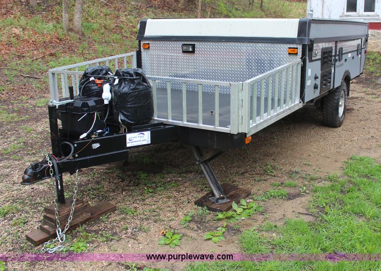 image for item H6112 2008 Fleetwood E3 popup camper