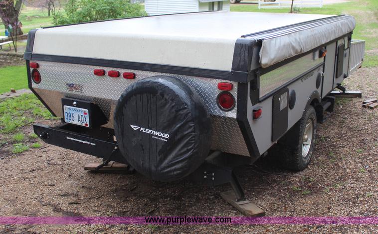 image for item H6112 2008 Fleetwood E3 popup camper