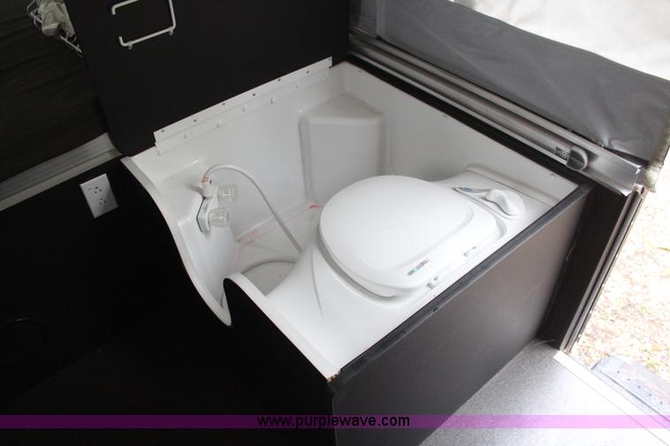 image for item H6112 2008 Fleetwood E3 popup camper