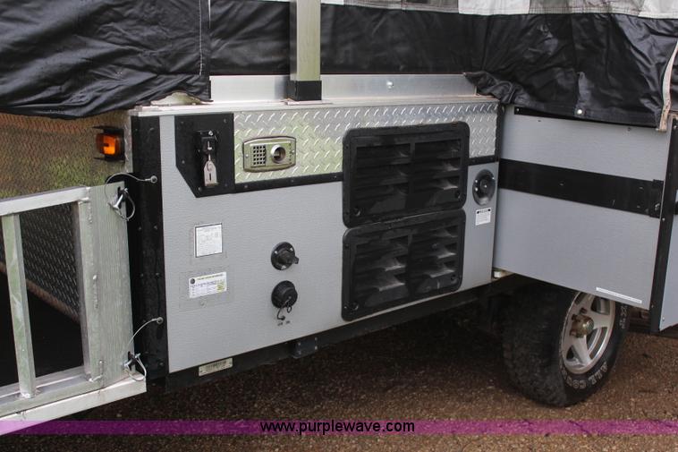image for item H6112 2008 Fleetwood E3 popup camper