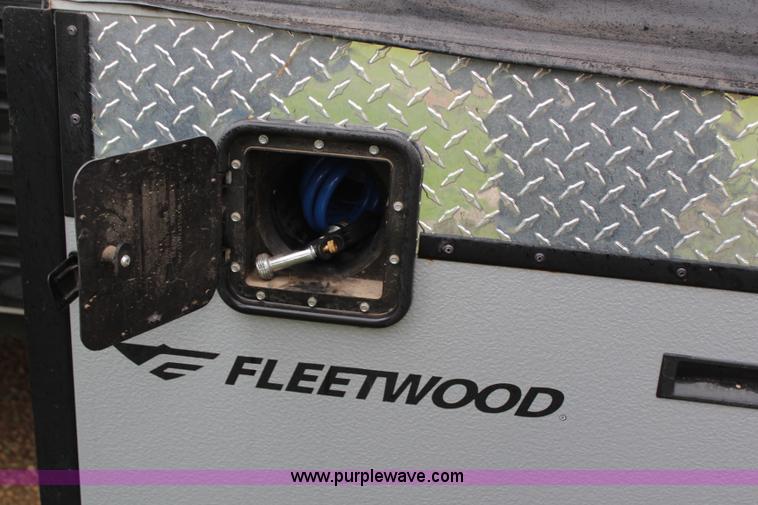 image for item H6112 2008 Fleetwood E3 popup camper