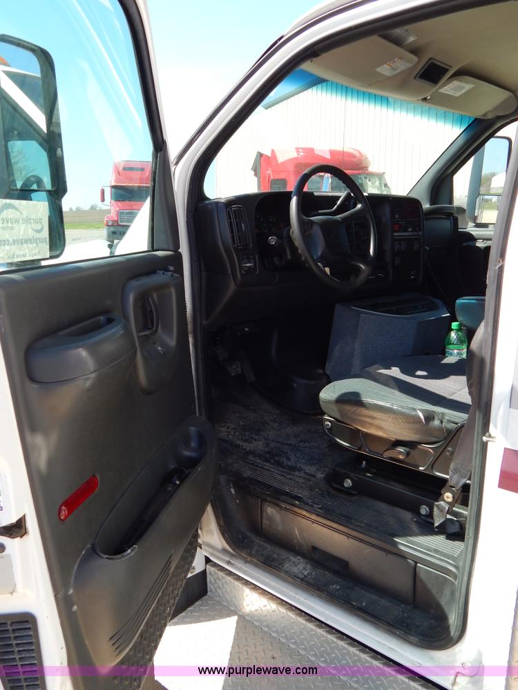 image for item I1005 2008 Chevrolet C4500 ambulance